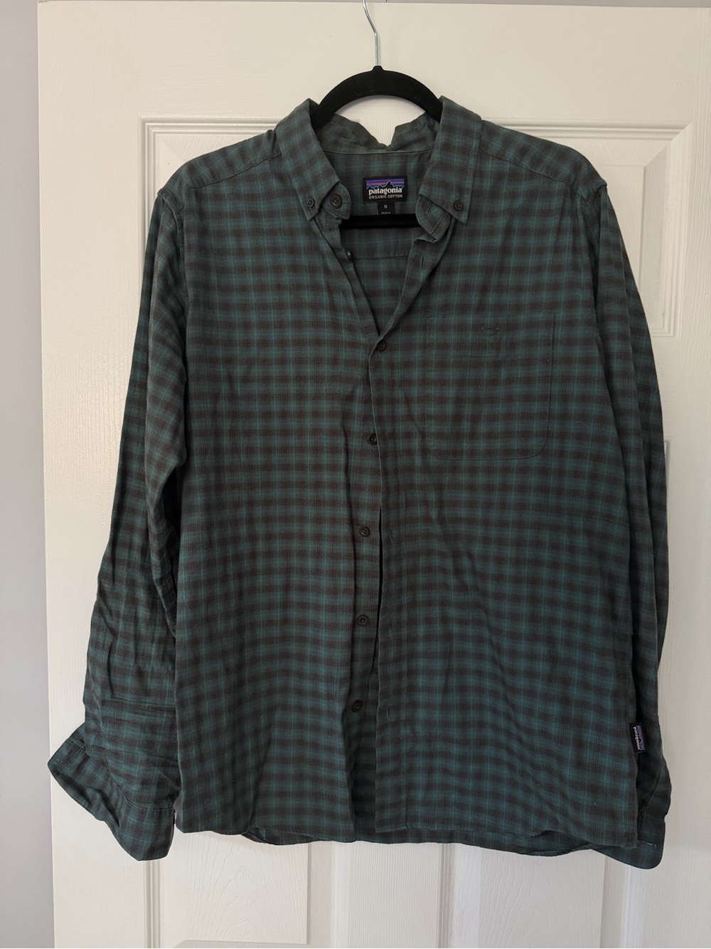 Patagonia Men's Teal and Dark Green Plaid Button-Down Shirt